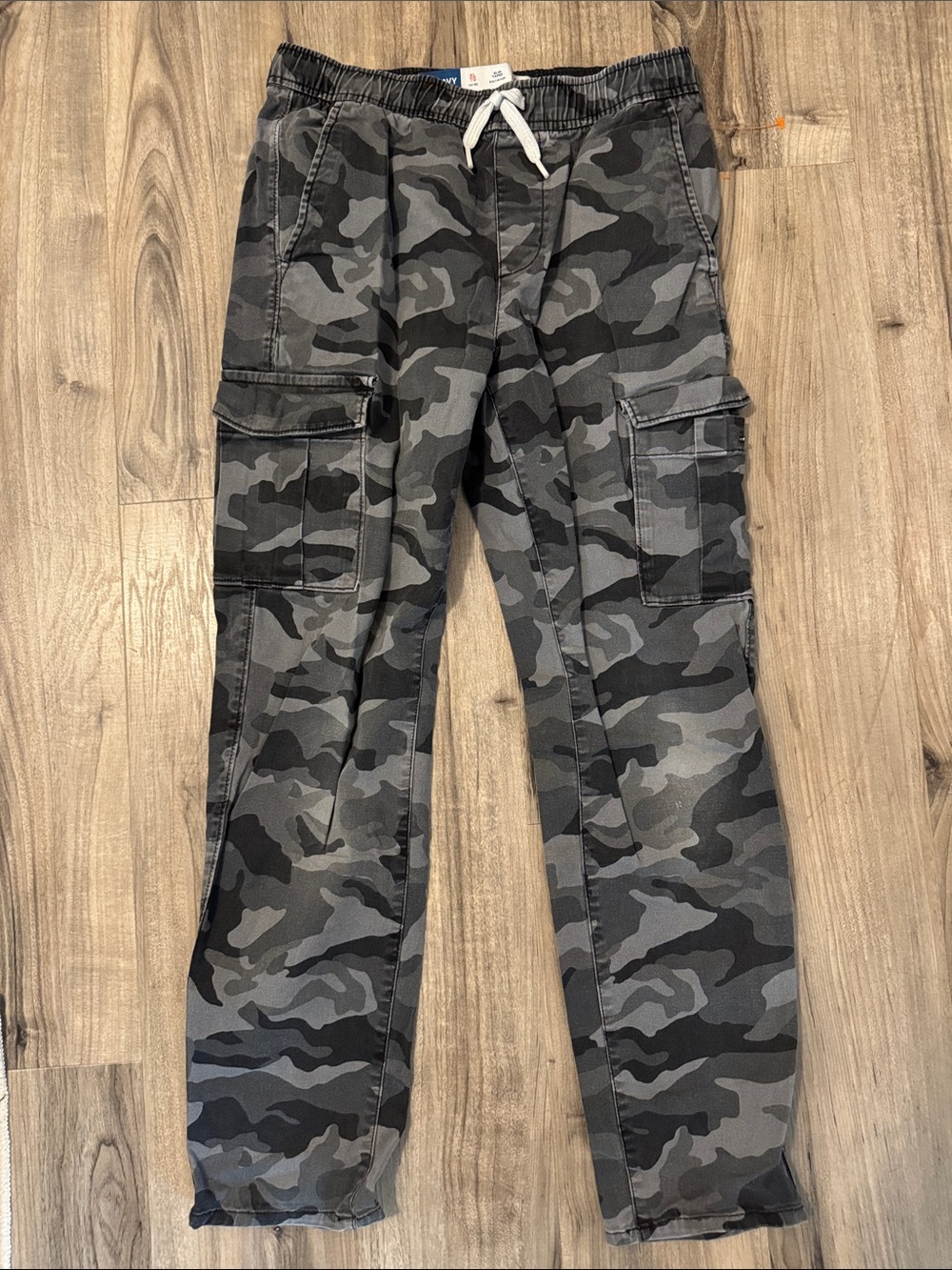 Old Navy Women's Black & Gray Camo Cargo Pants